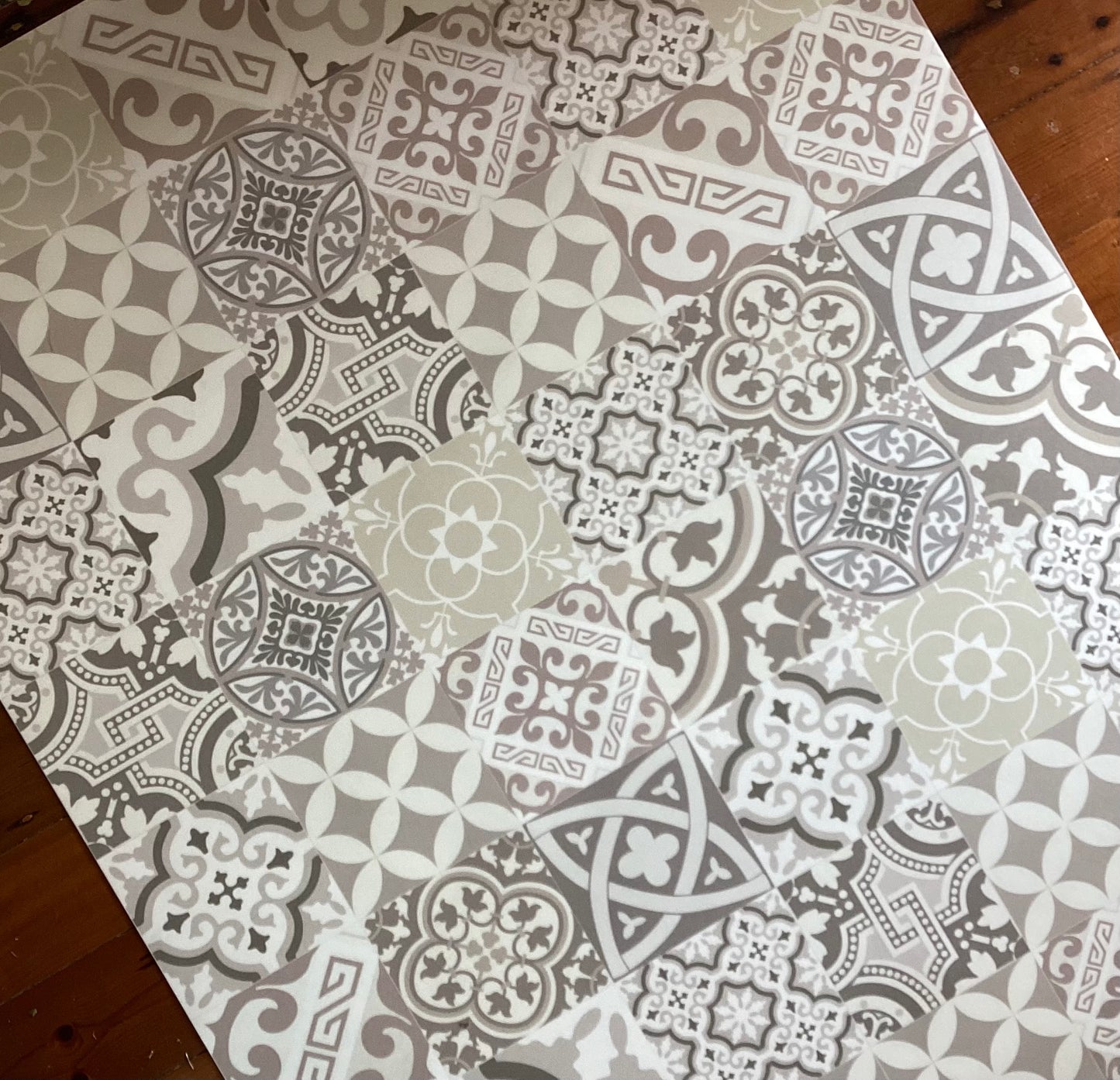 Beija Flor - Eclectic Natural Vinyl Rug (120cm x 195cm)