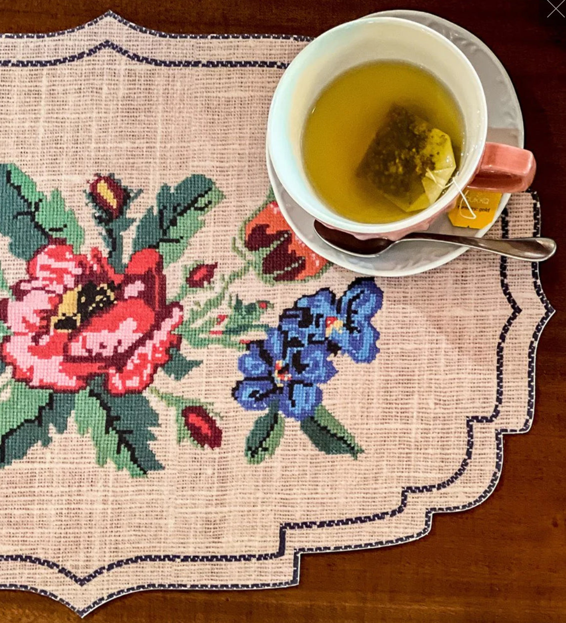 BEIJA FLOR - GOBELIN POWDER CUTOUT VINYL PLACEMAT