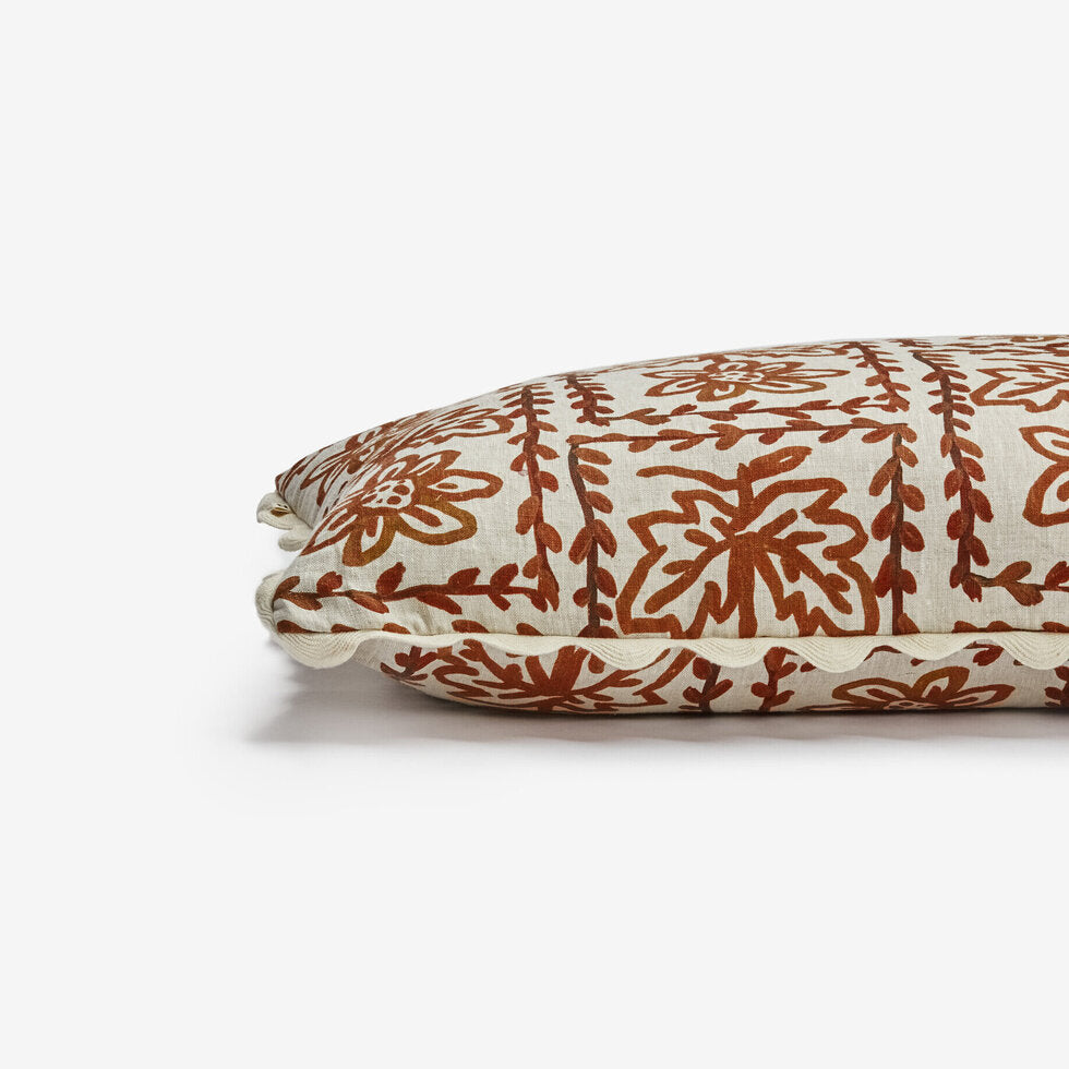 Bonnie and Neil Cushion - Daisy Hazelnut