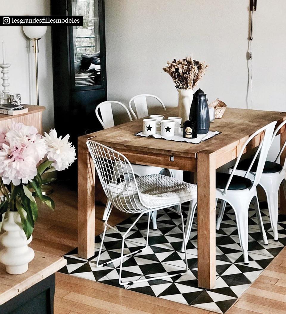 Beija Flor - Borgo Black and White Antique Vinyl Rug (220cm x 140cm)