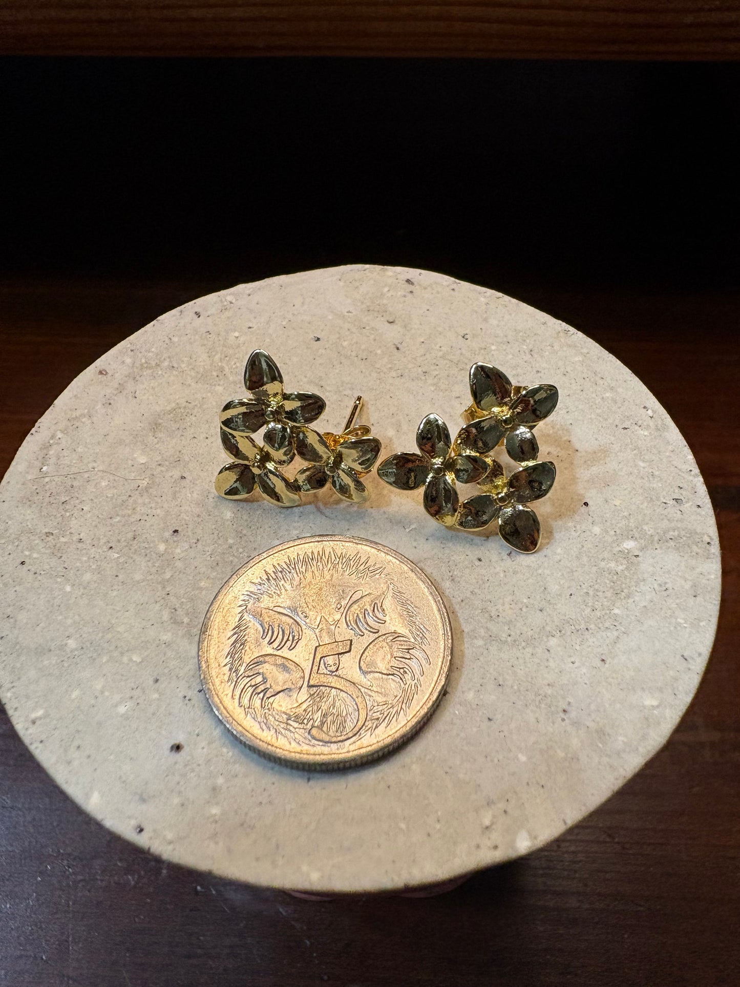 Flower Cluster Stud Earrings (gold)