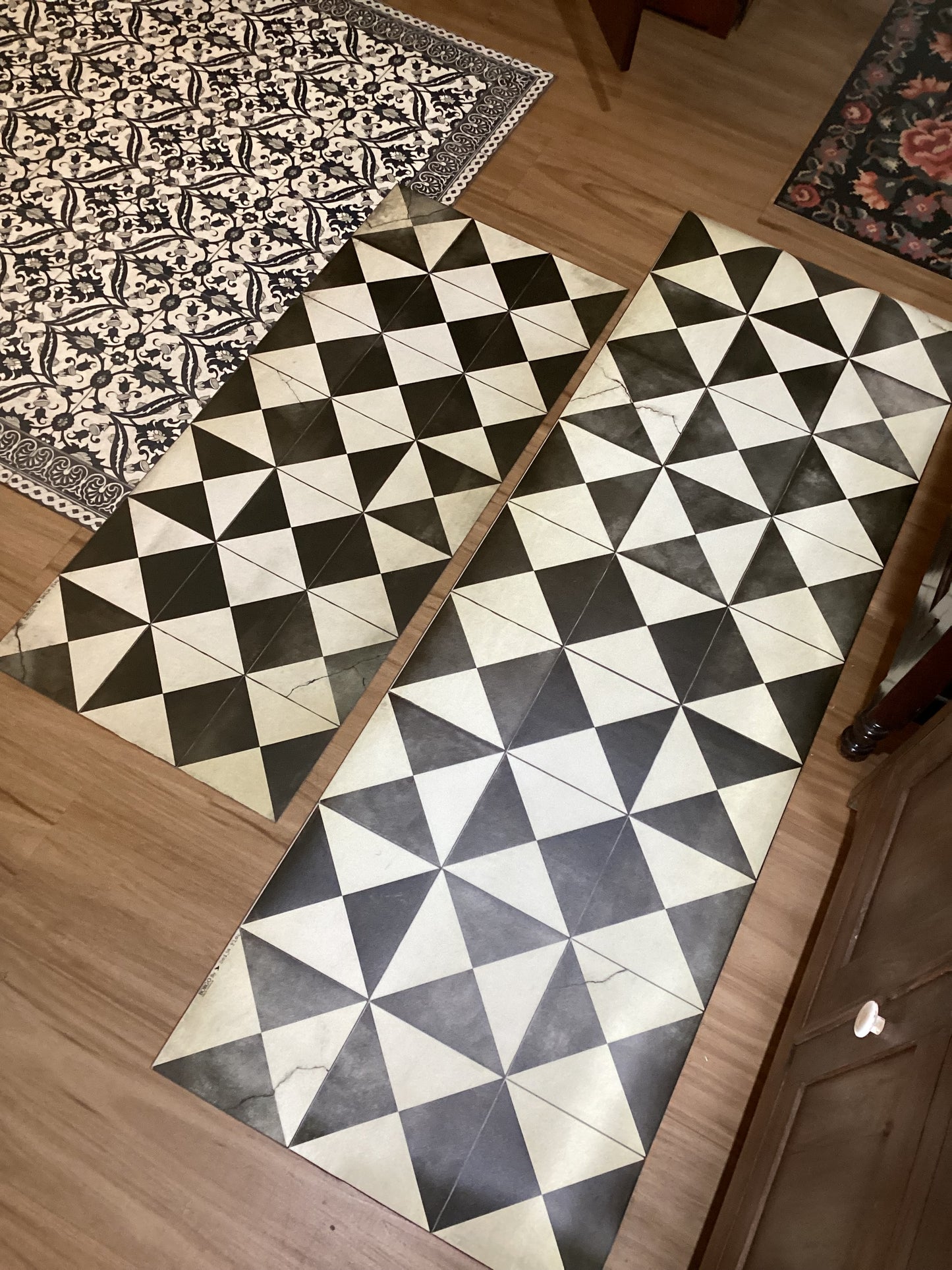 Beija Flor - Borgo Black and White Antique Vinyl Runner (various sizes)