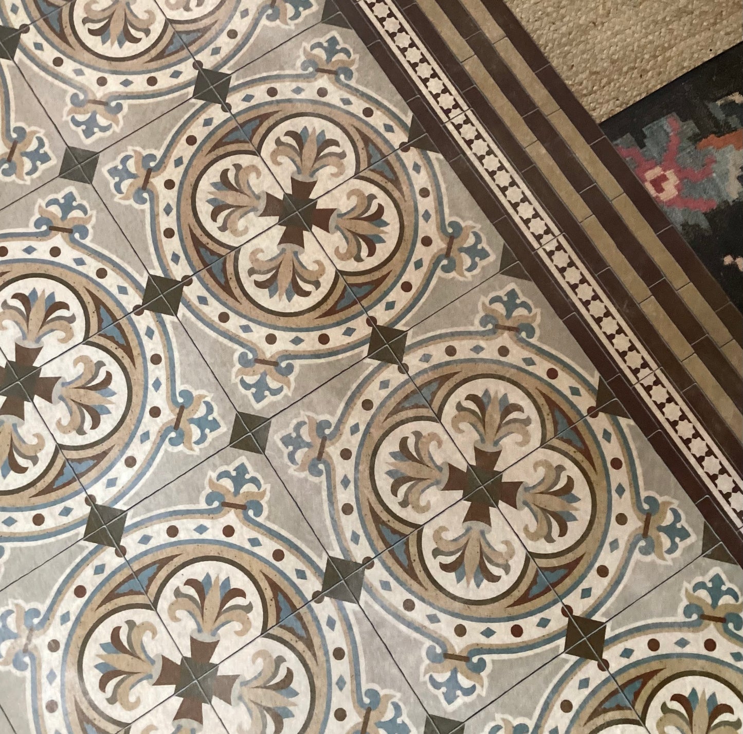 Beija Flor - Rome Vinyl Rug (220cm x 140cm)