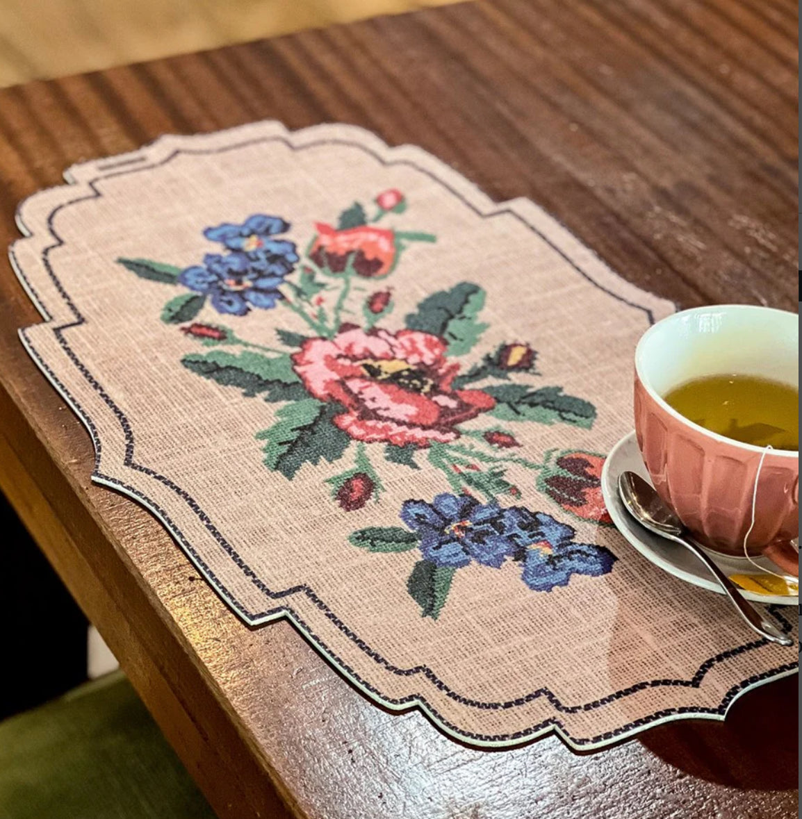 BEIJA FLOR - GOBELIN POWDER CUTOUT VINYL PLACEMAT