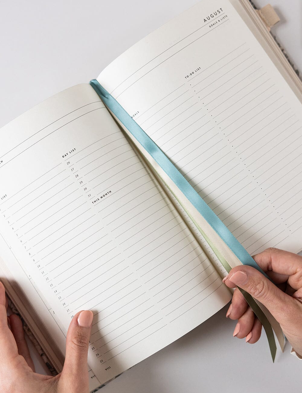 Bespoke Desktop 2026 Planner - Ivory Garden