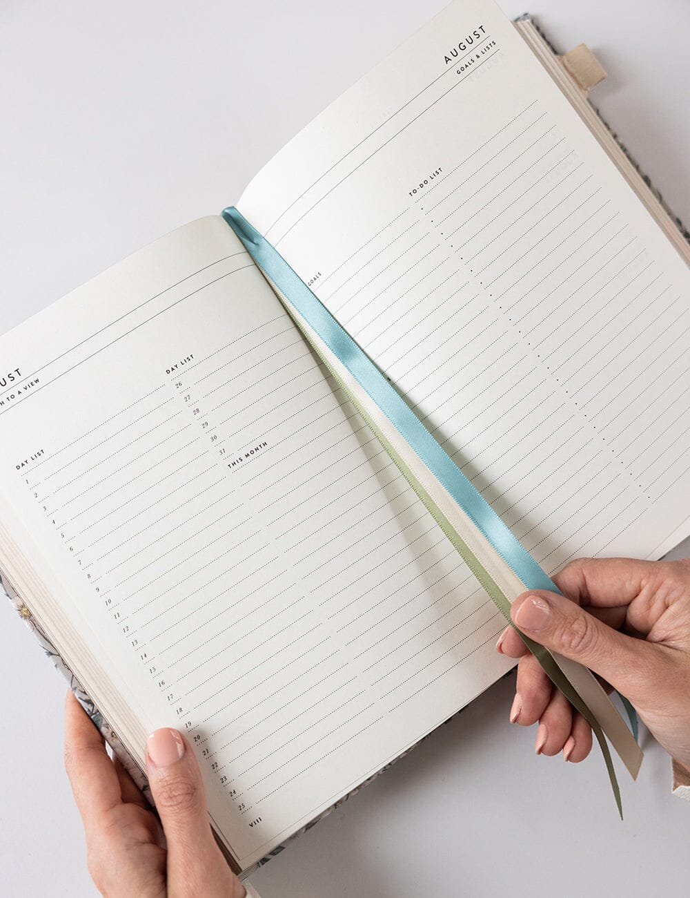 Bespoke Desktop 2026 Planner - Ivory Garden