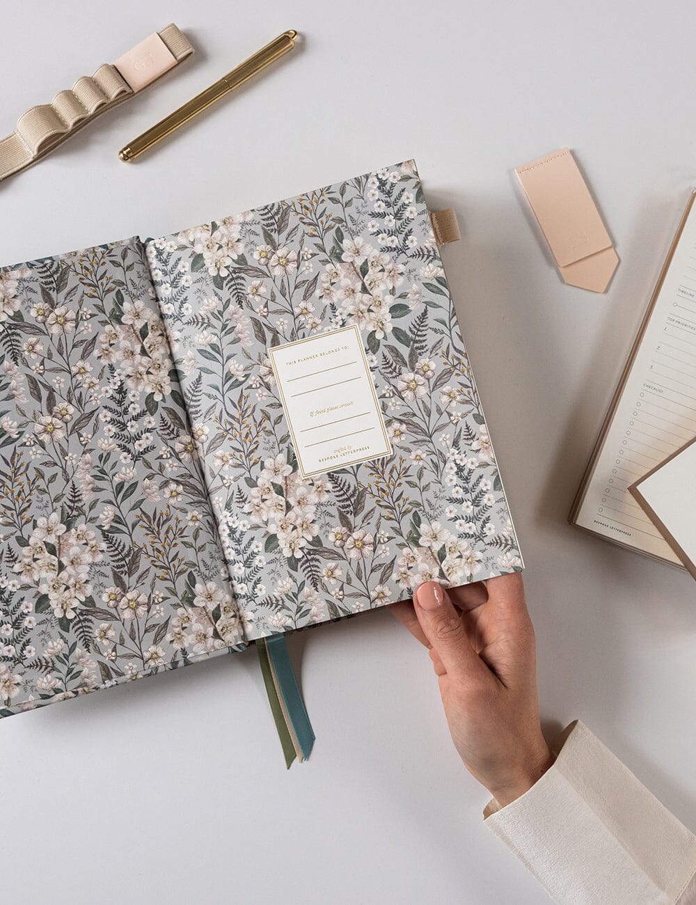 Bespoke Desktop 2026 Planner - Ivory Garden