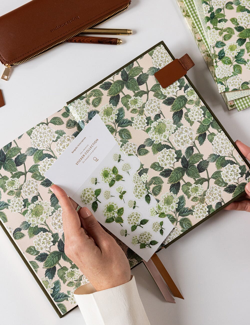 Bespoke Desktop 2026 Planner - Hunter Green