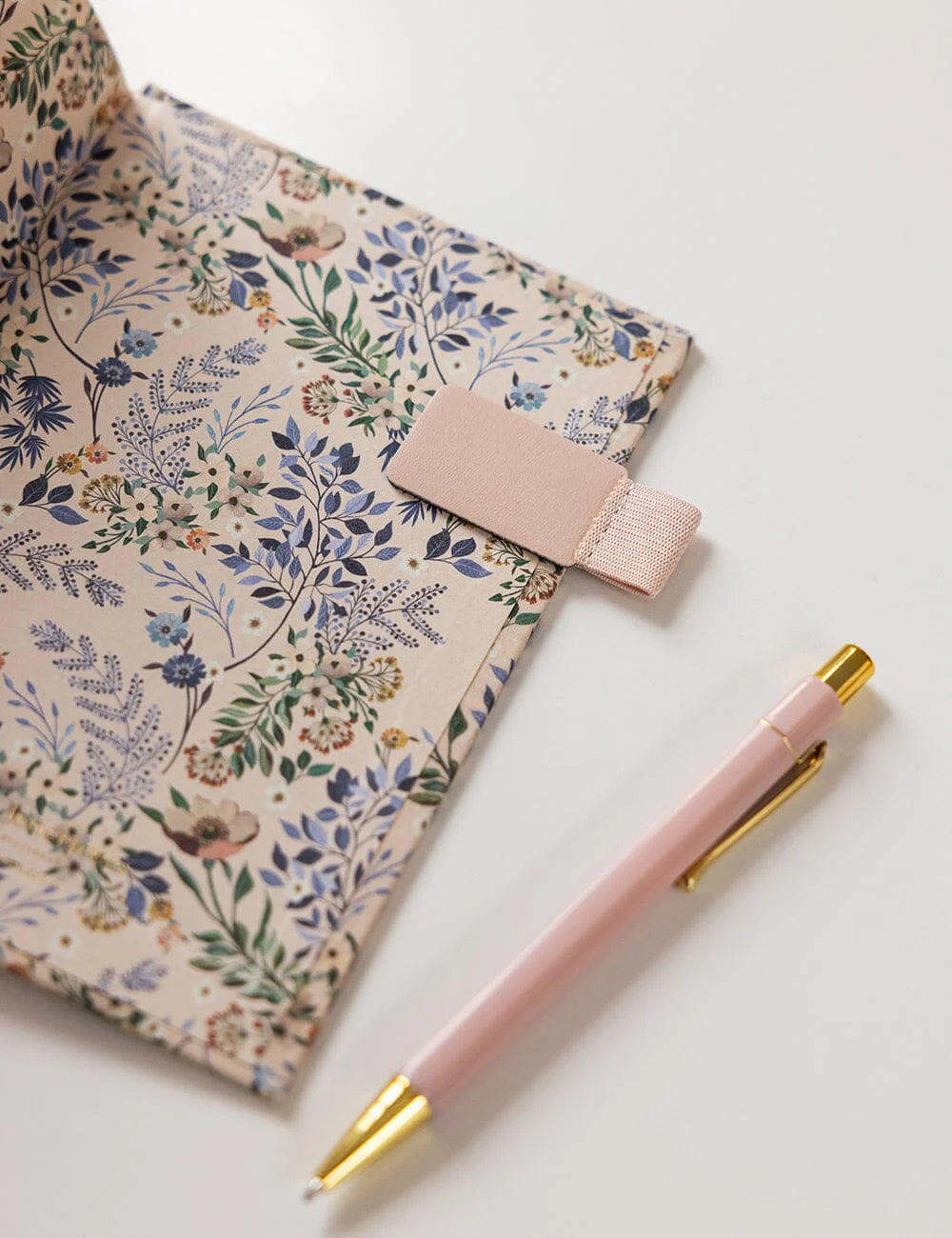 Bespoke Day to a Page 2026 Planner - Bluebuds