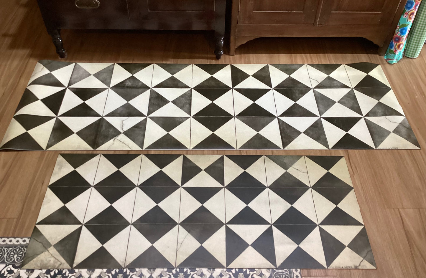 Beija Flor - Borgo Black and White Antique Vinyl Runner (various sizes)