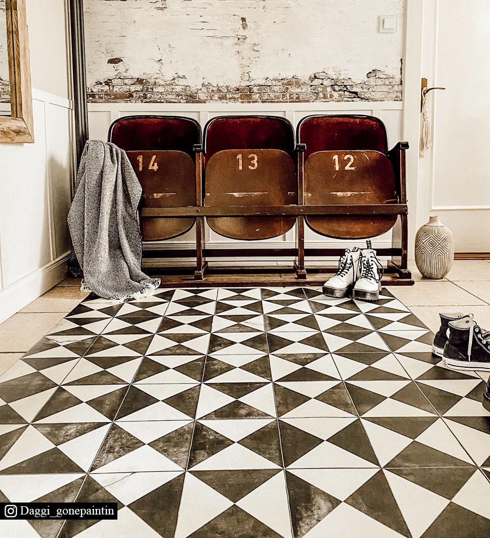 Beija Flor - Borgo Black and White Antique Vinyl Rug (220cm x 140cm)
