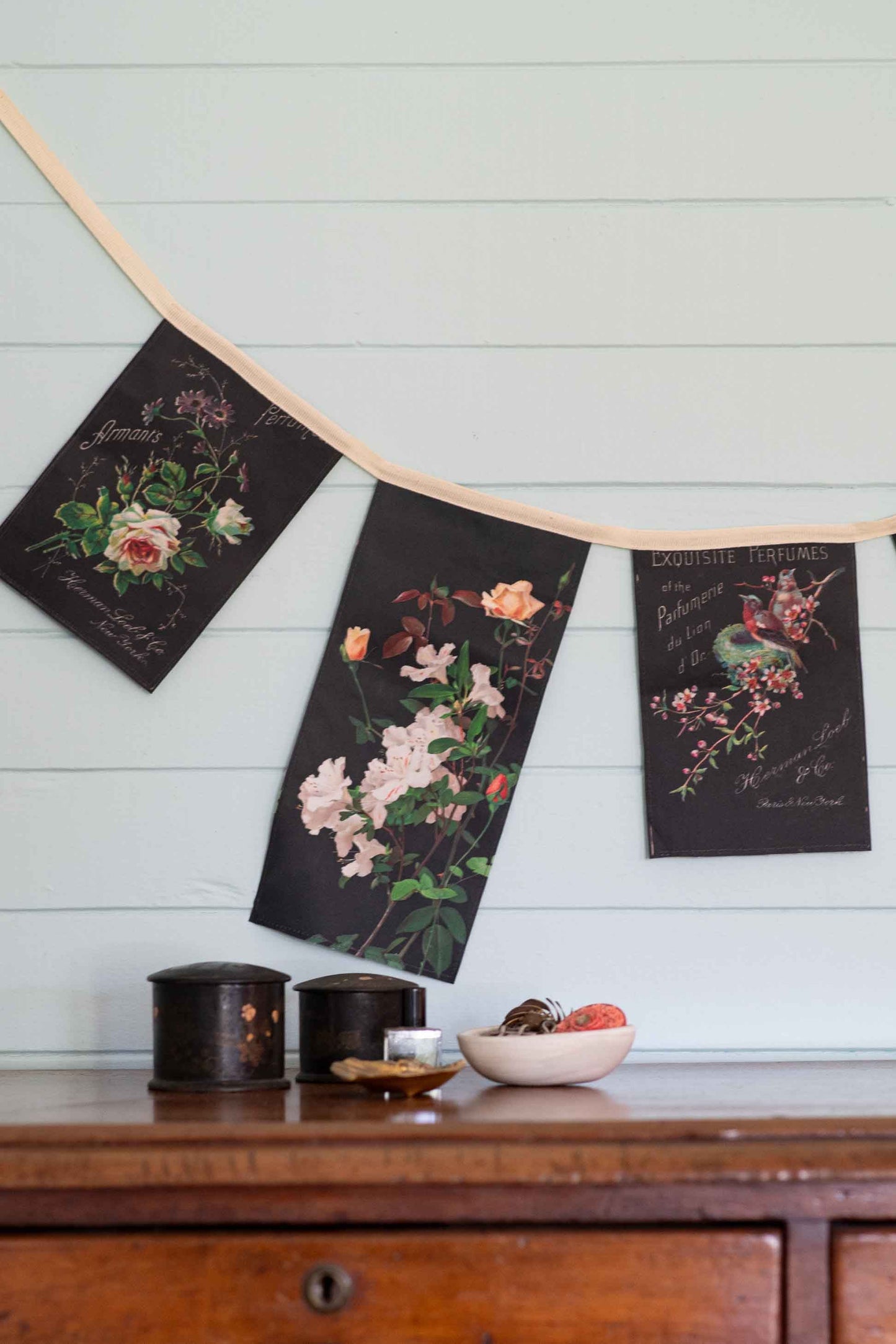 Lazybones Garland - Exquisite Perfumes