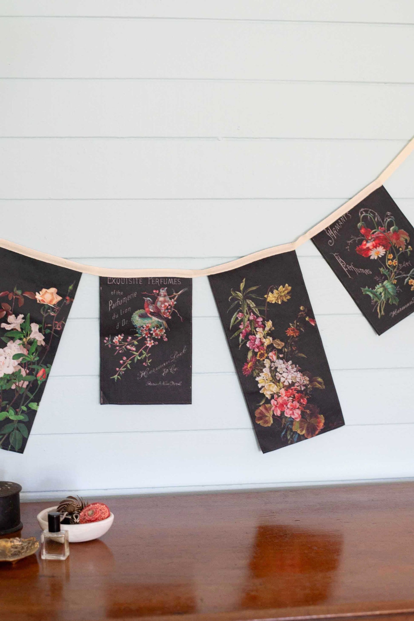 Lazybones Garland - Exquisite Perfumes