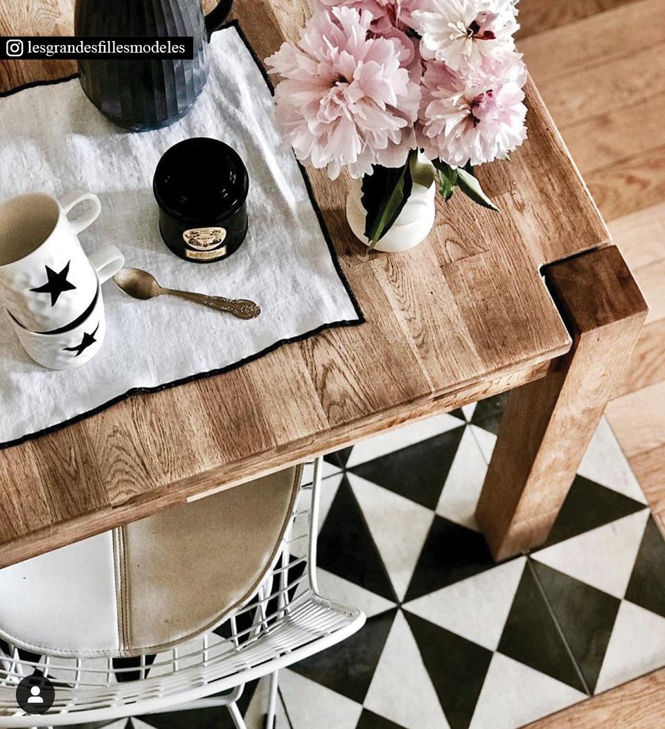 Beija Flor - Borgo Black and White Antique Vinyl Rug (220cm x 140cm)