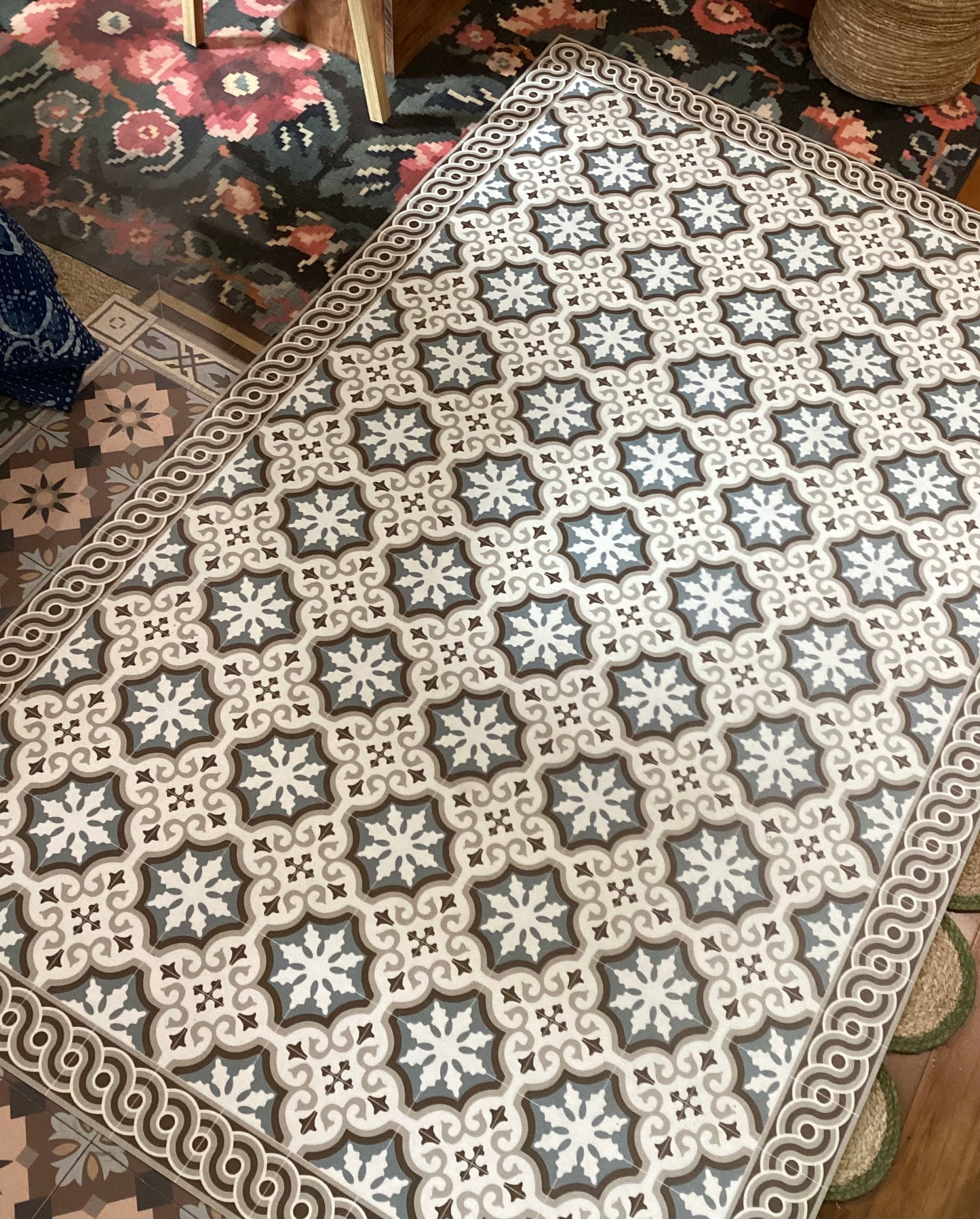 Beija Flor - Mountain Classic Vinyl Rug (220cm x 140cm)