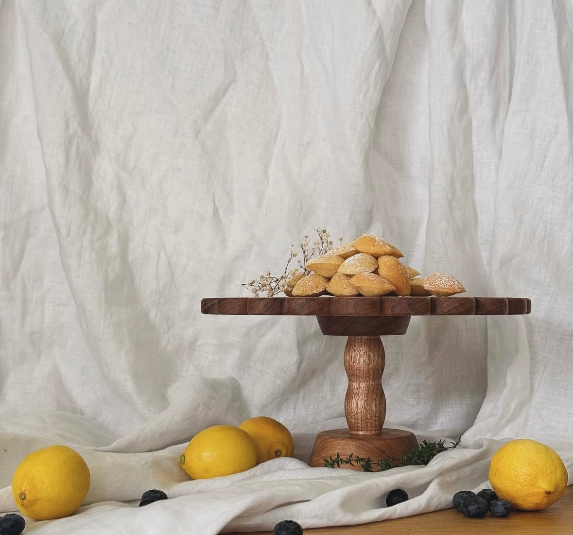 Ivy Alice Scalloped Cake Stand