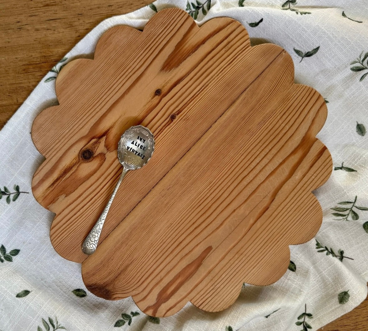 Ivy Alice Vintage Scalloped Grazing Board