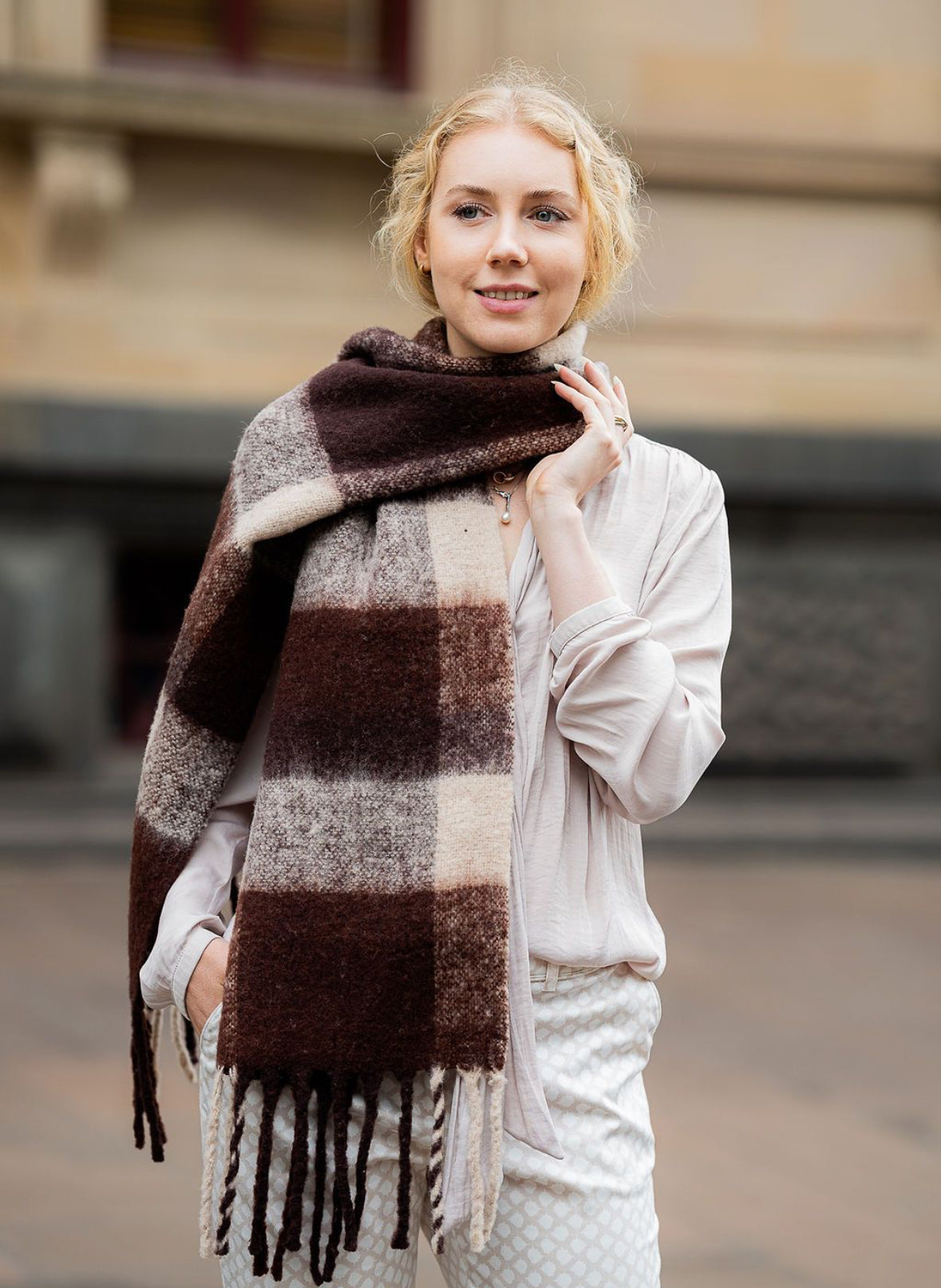 DLux Lumi Woven Chunky Scarf