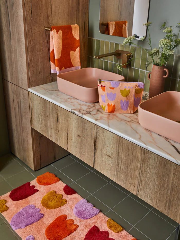 Mosey Me Tulip Bath Runner