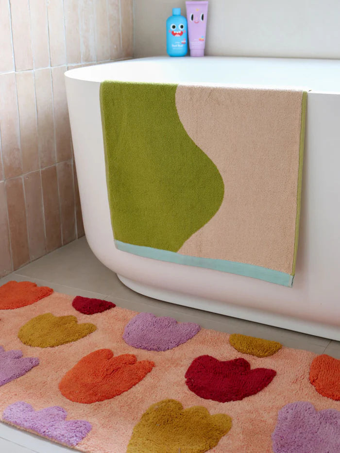 Mosey Me Tulip Bath Runner