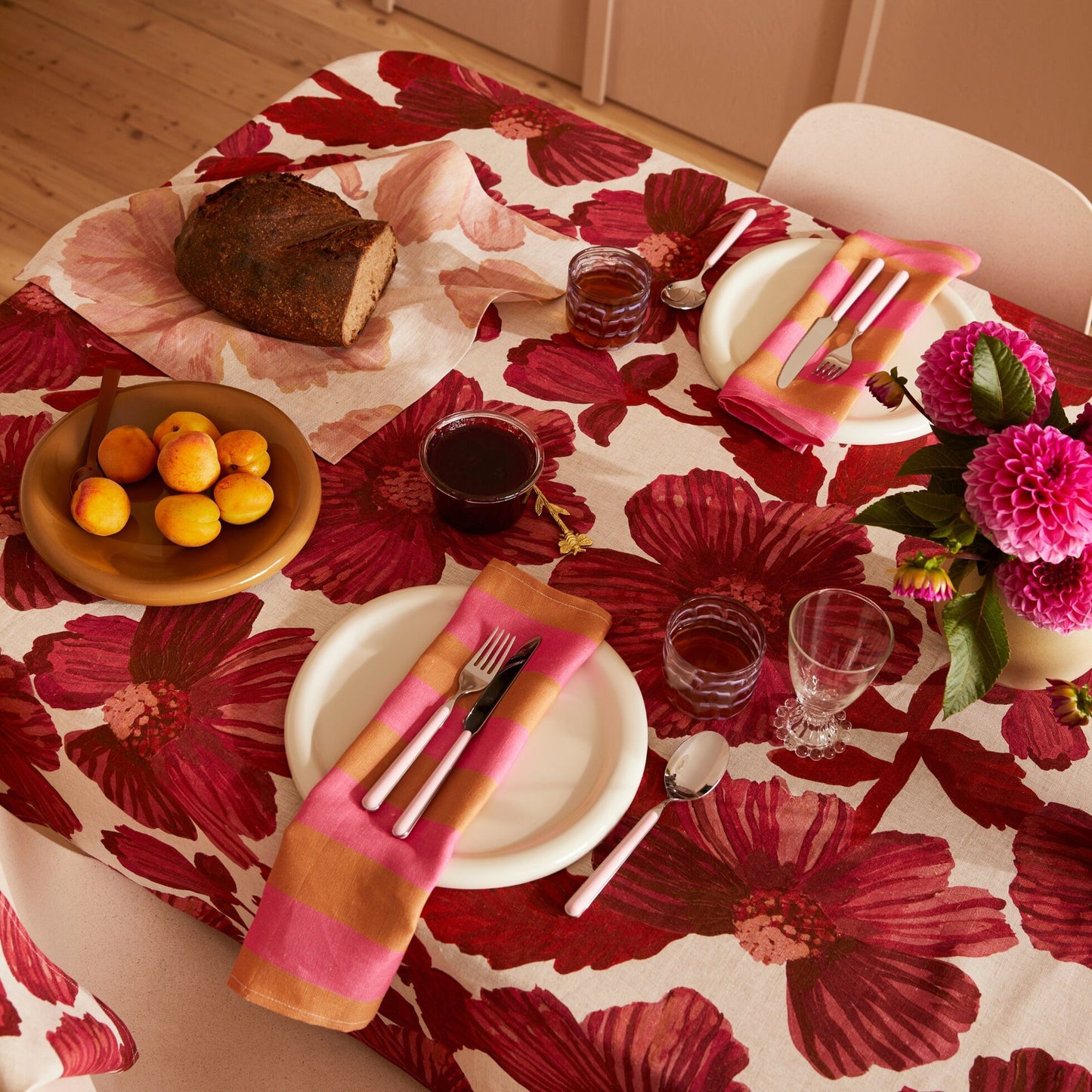 Bonnie and Neil Linen Napkins (set 4)