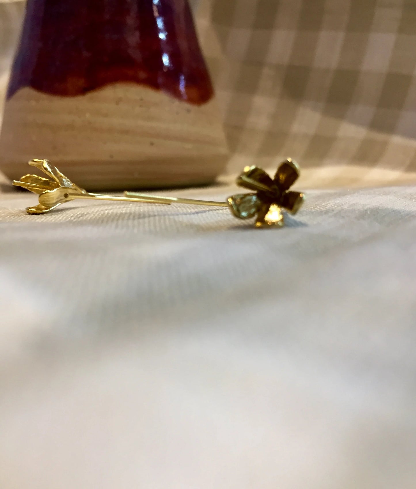 Seed Pod Hook Earrings (gold)