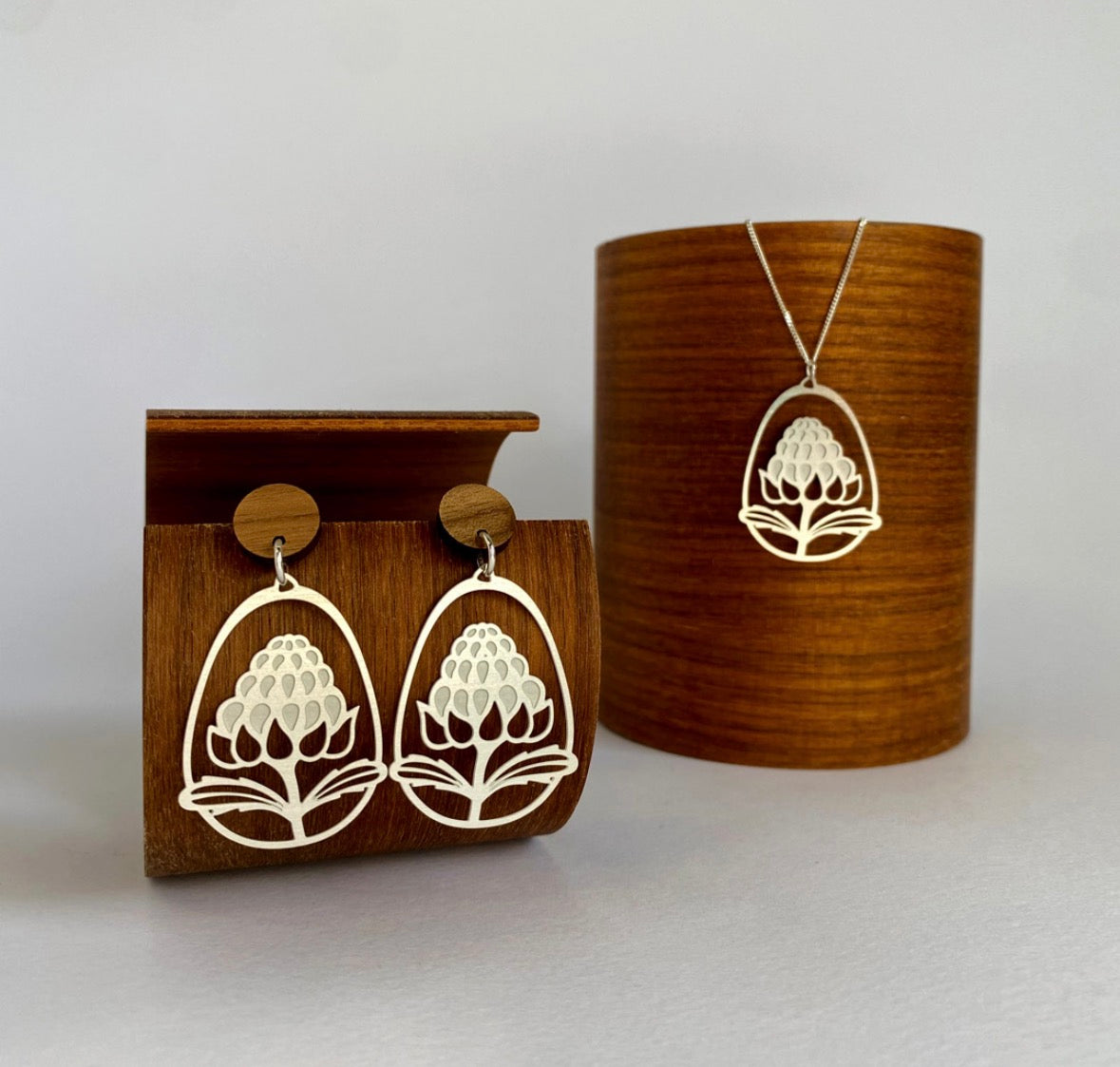 Go Do Good Stud Earrings - Waratah