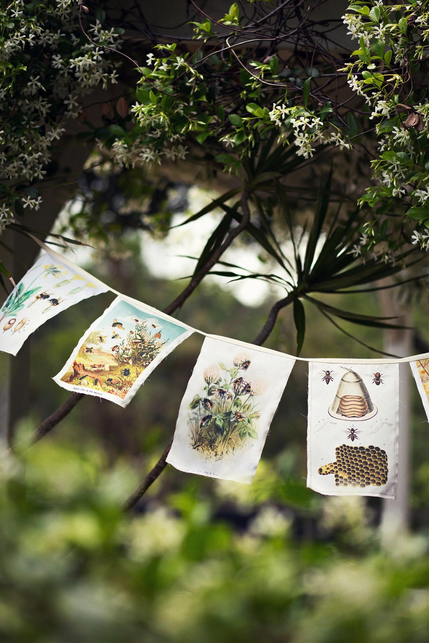 Lazybones Garland - Precious Bees