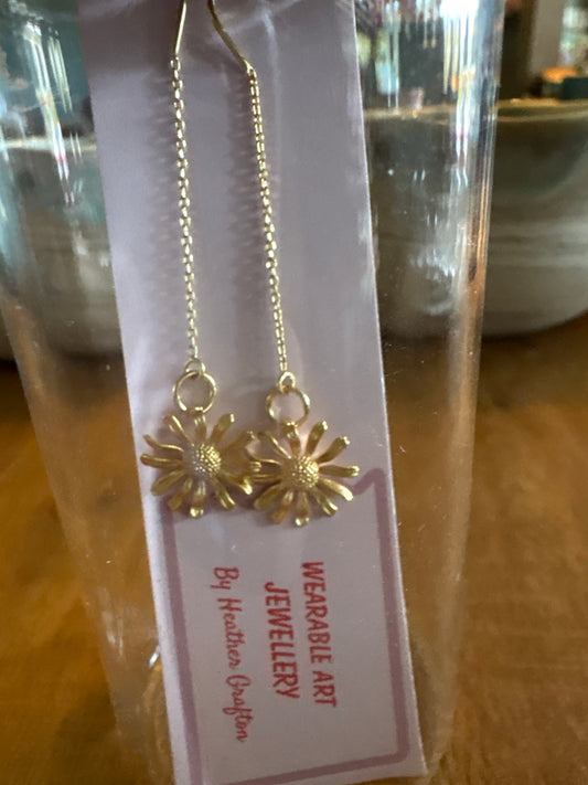 Daisy Thread Earrings (gold)