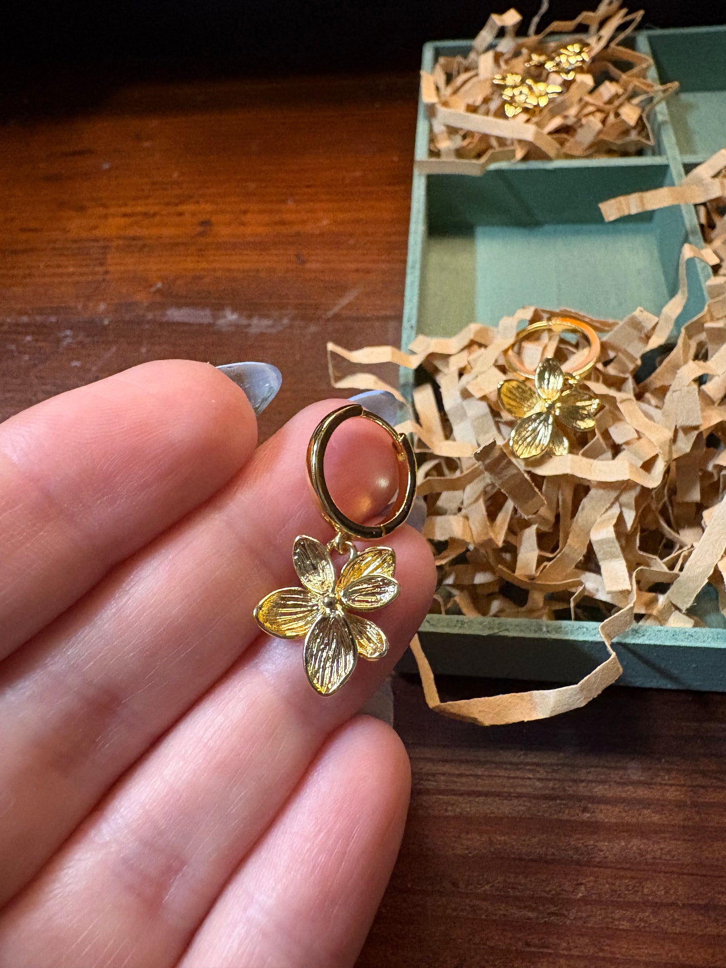 Orchid Huggie Earrings (gold)