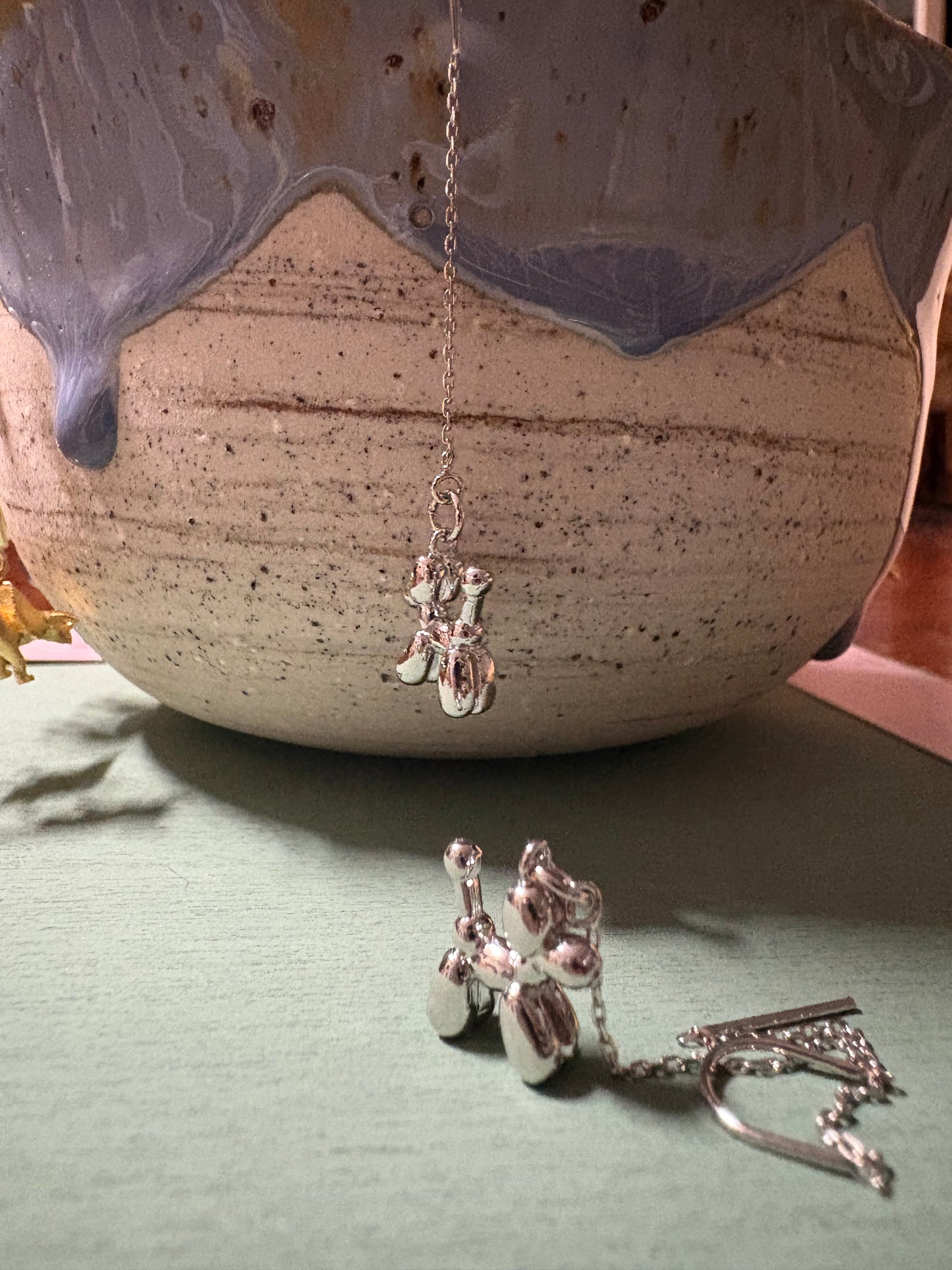 Balloon Dog Thread Earrings (silver)