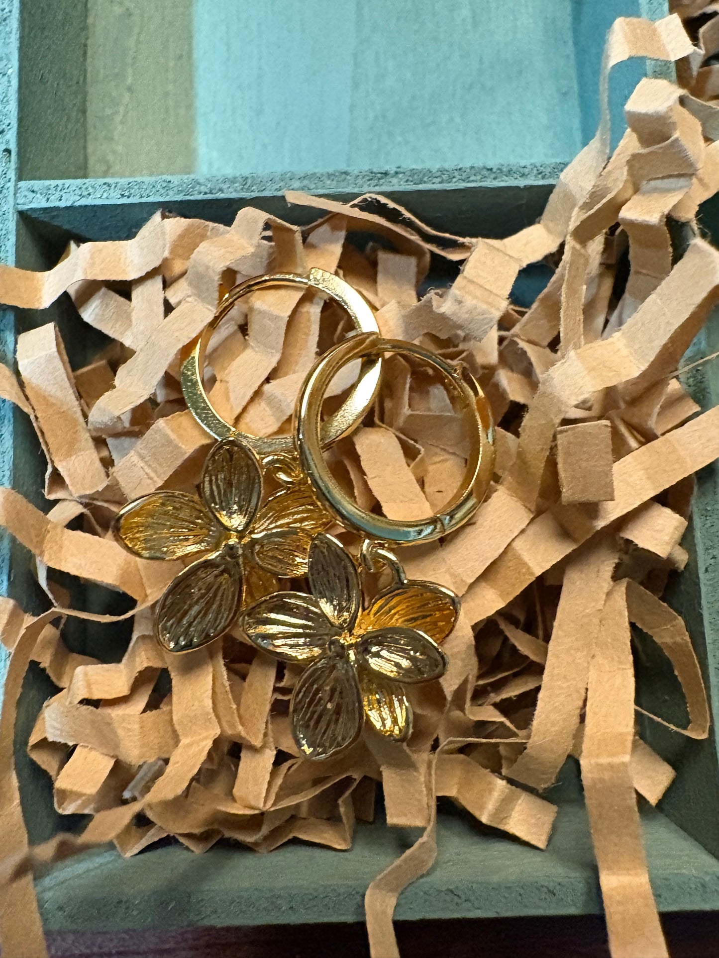 Orchid Huggie Earrings (gold)