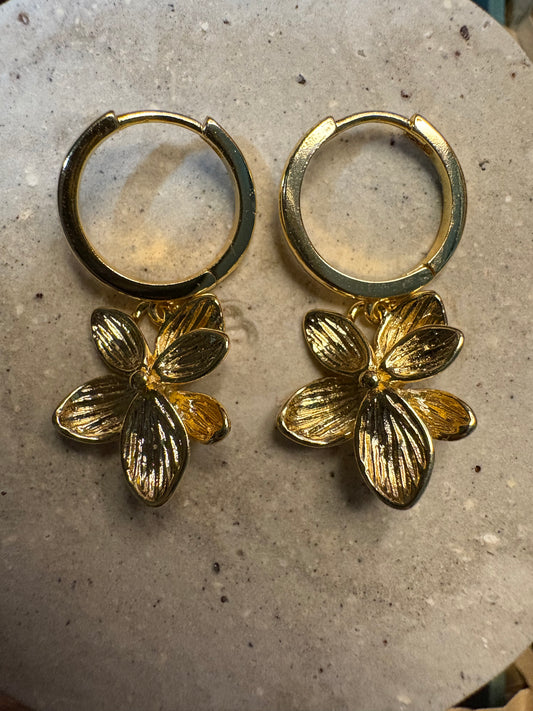 Orchid Huggie Earrings (gold)