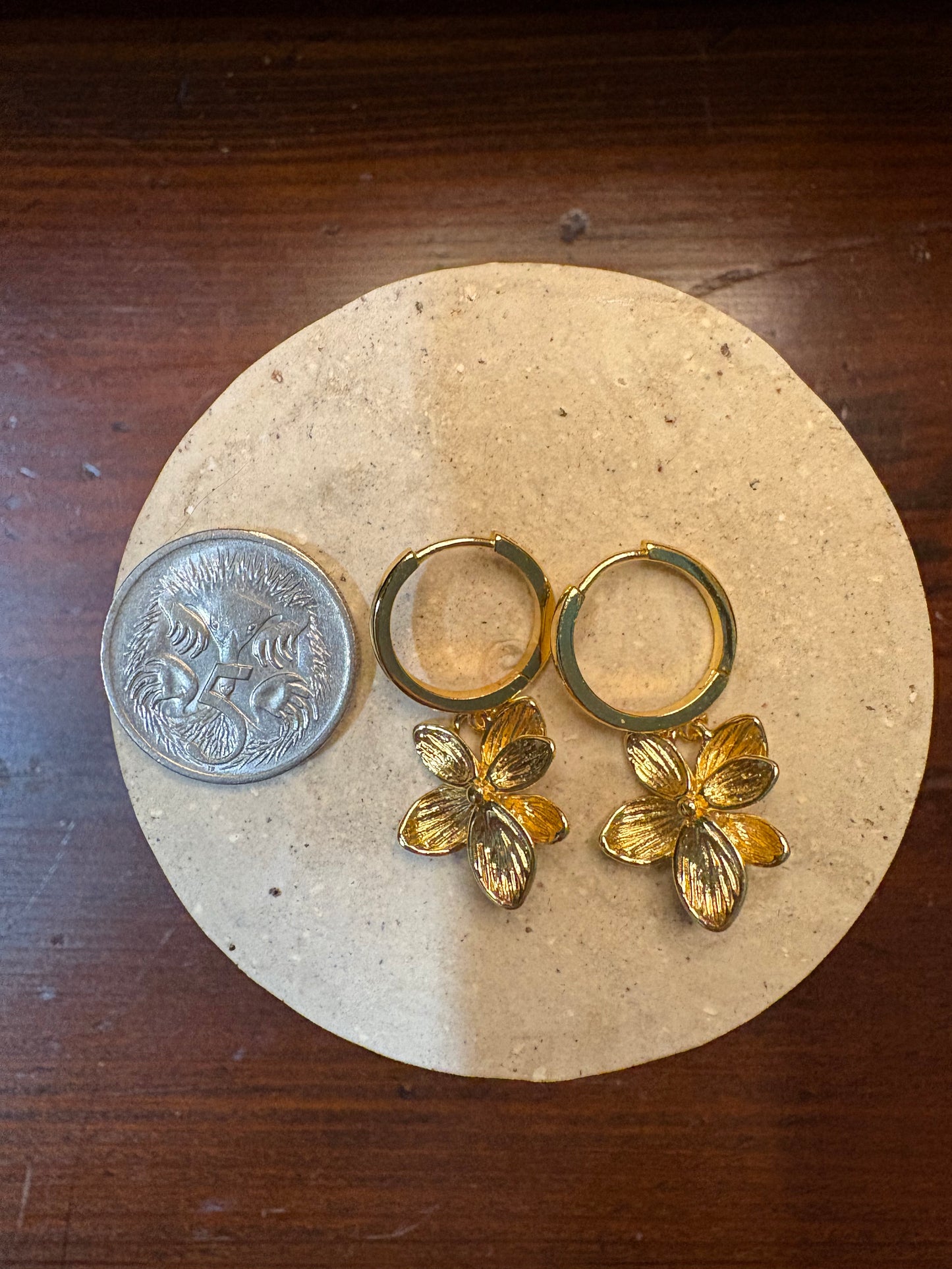 Orchid Huggie Earrings (gold)