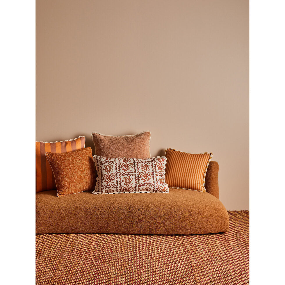 Bonnie and Neil Cushion - Daisy Hazelnut