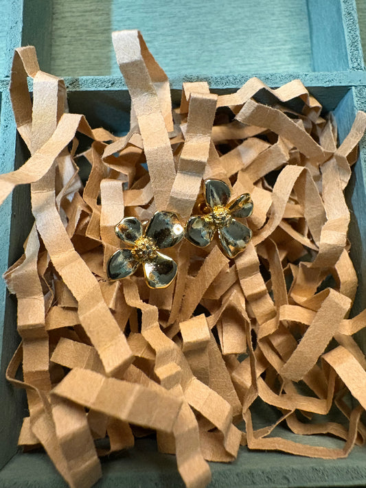 Small Flower Stud Earrings (gold)
