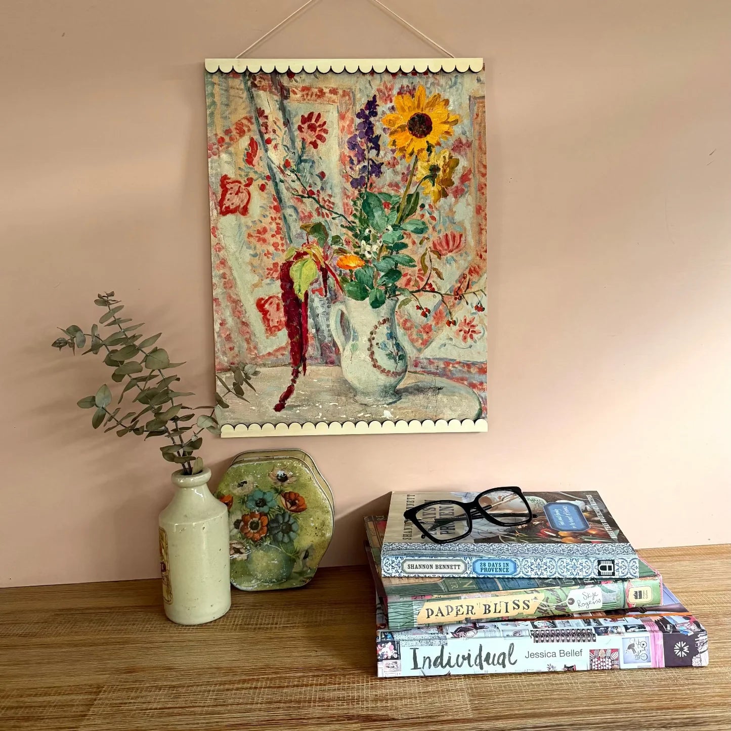 30cm Scalloped Magnetic Print Hanger Frame