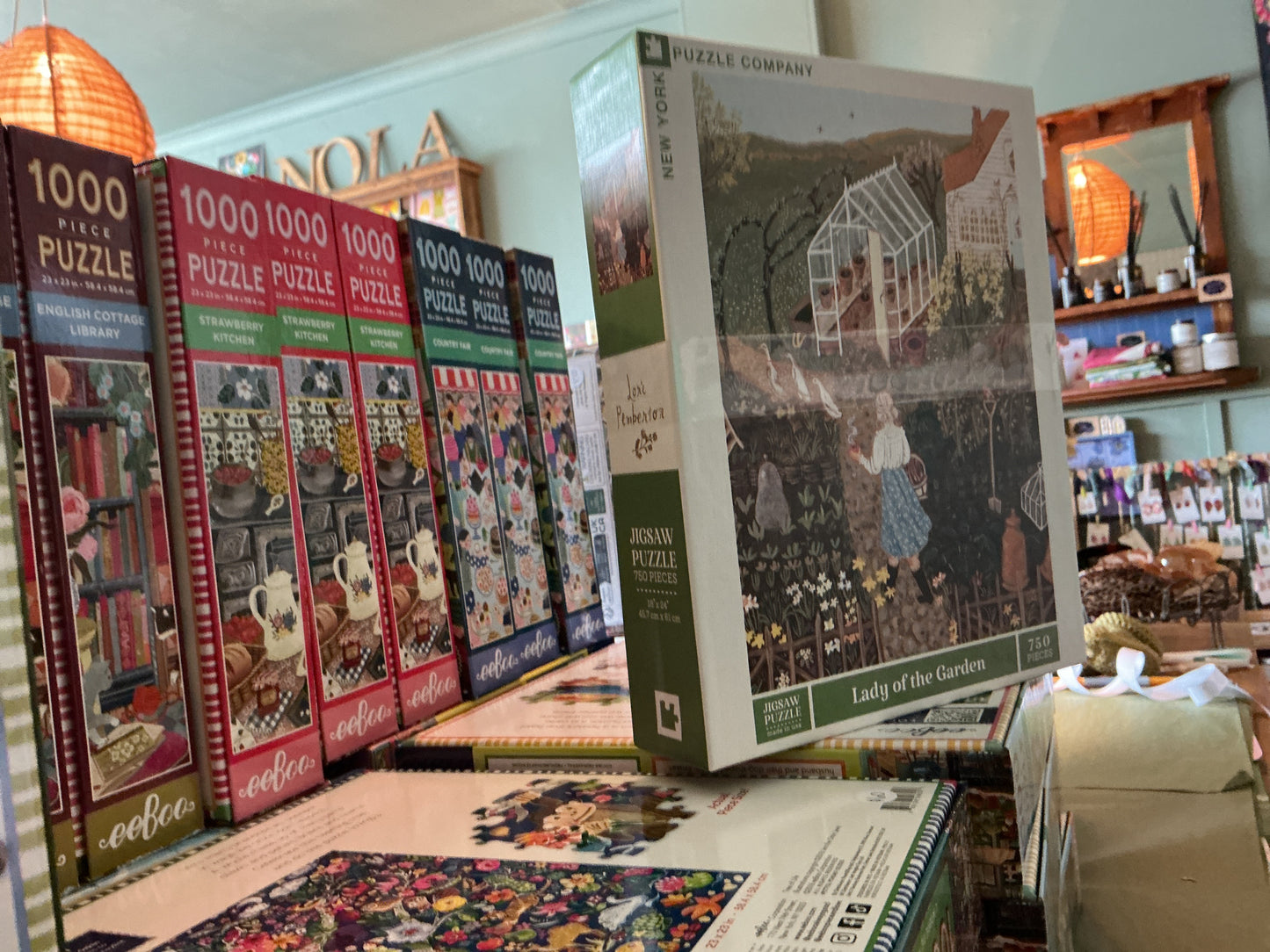 NYPC 750 piece Puzzle - Lady of the Garden