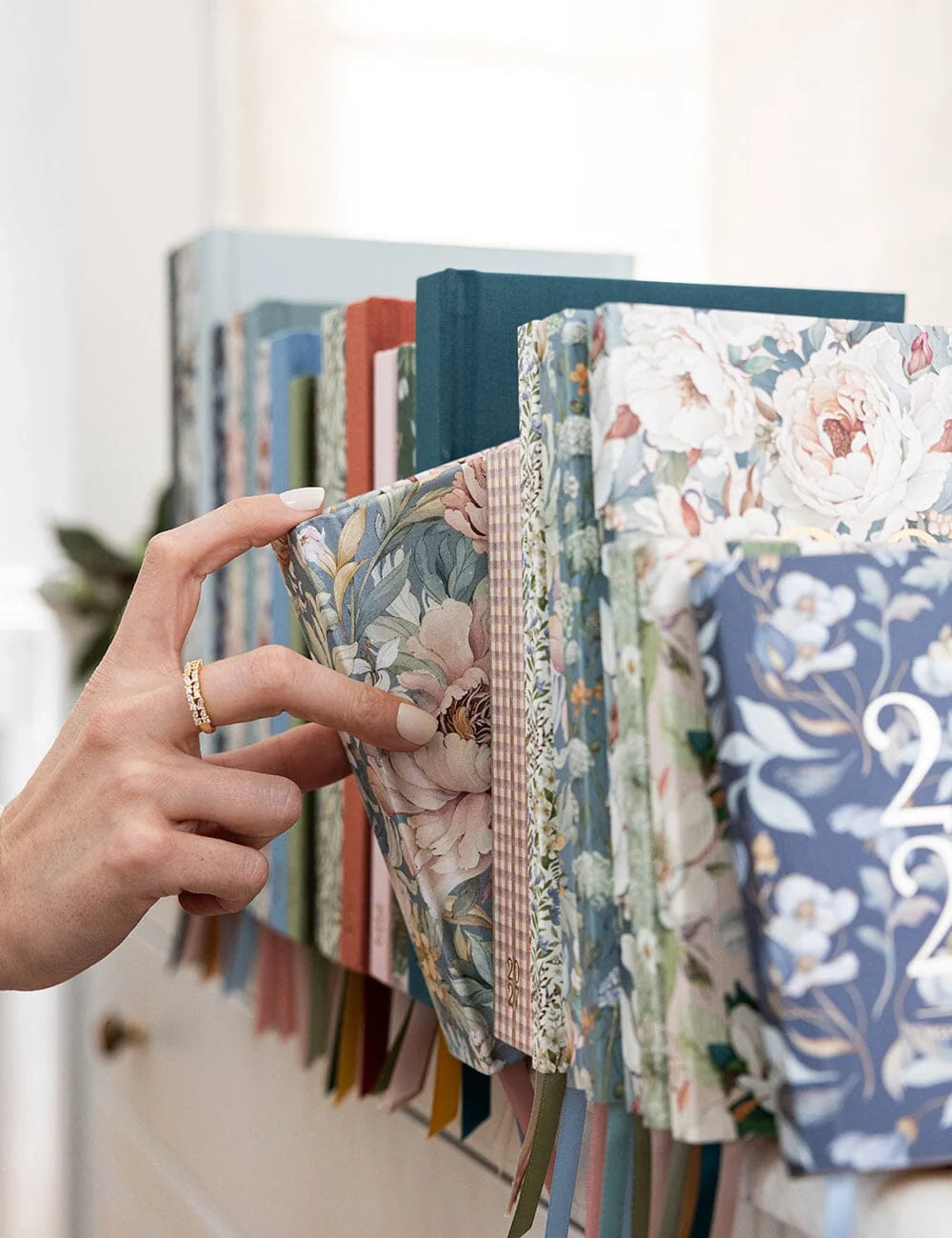 2027 Day to a Page Small Planner - Regency Blooms