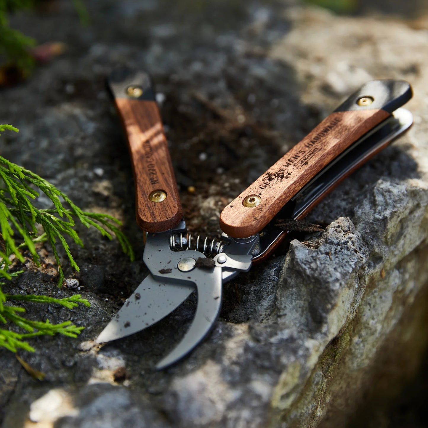 Gentlemen’s Hardware 6-in-1 Garden Tool