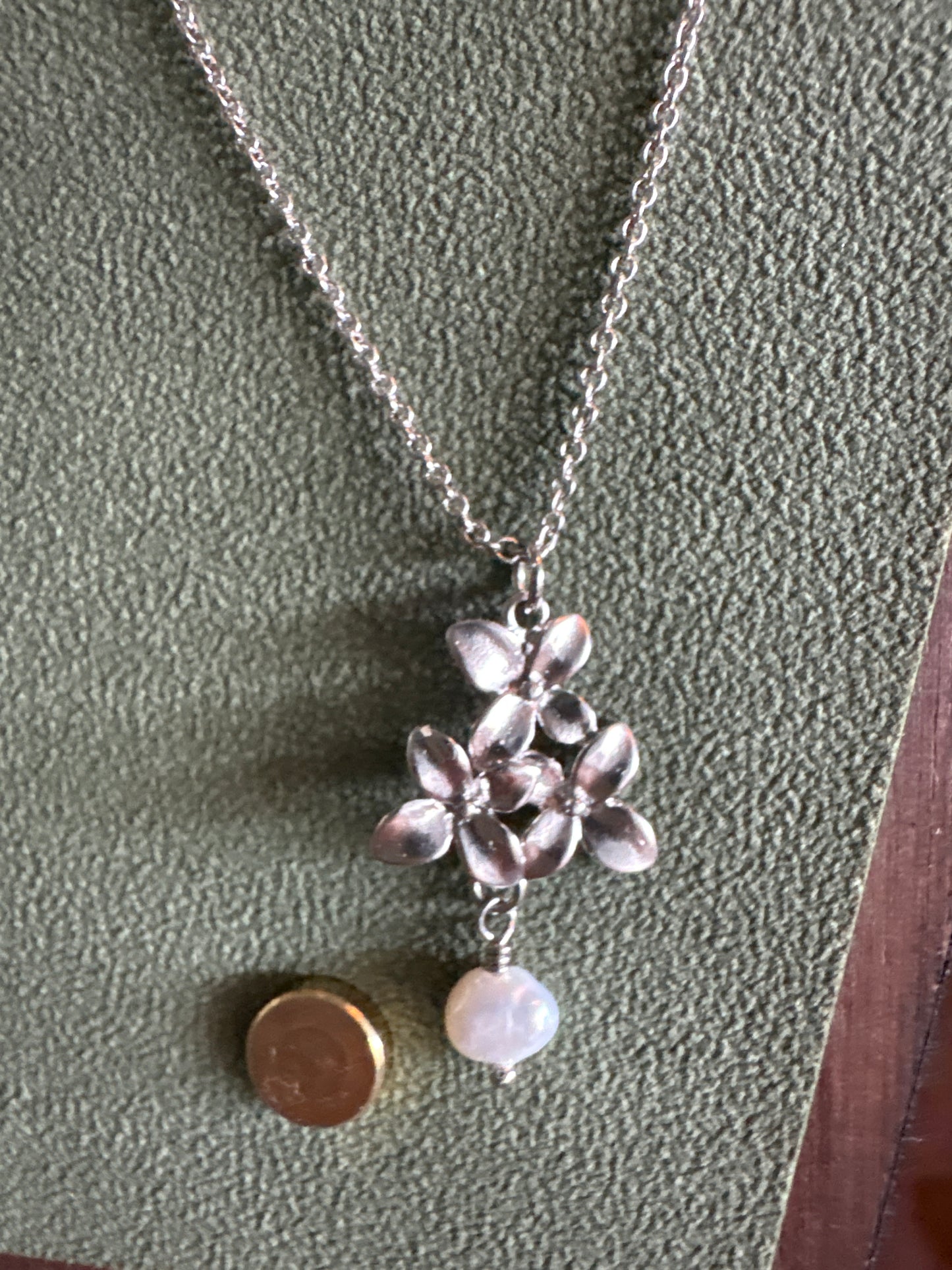 Floral Cluster Necklace (silver)