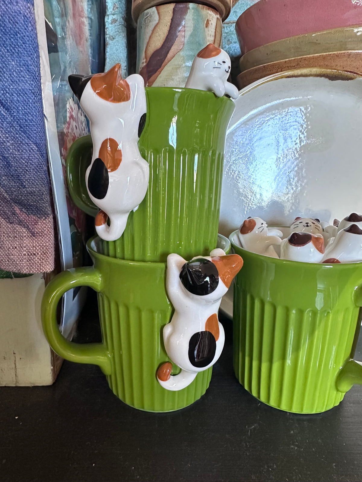 Concept Japan Green Mug with Tortie Cat