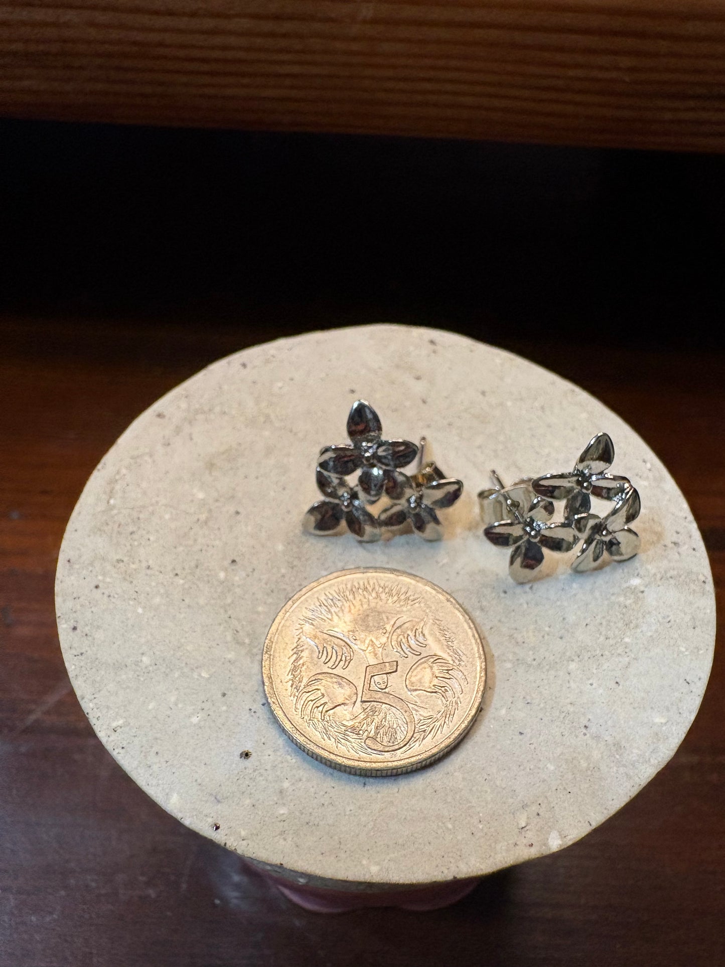 Flower Cluster Stud Earrings (silver)