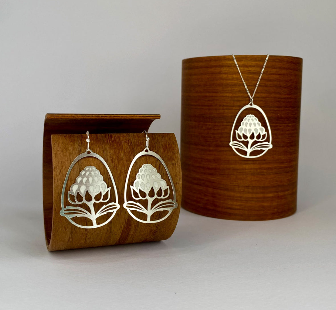 Go Do Good Earrings - Waratah