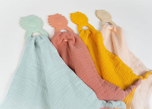DLux Ari Lion Silicon Teether and Cloth Comforter