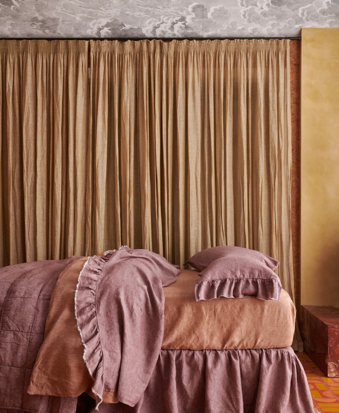 Society of Wanderers - Aubergine Linen Ruffle Flat Sheet