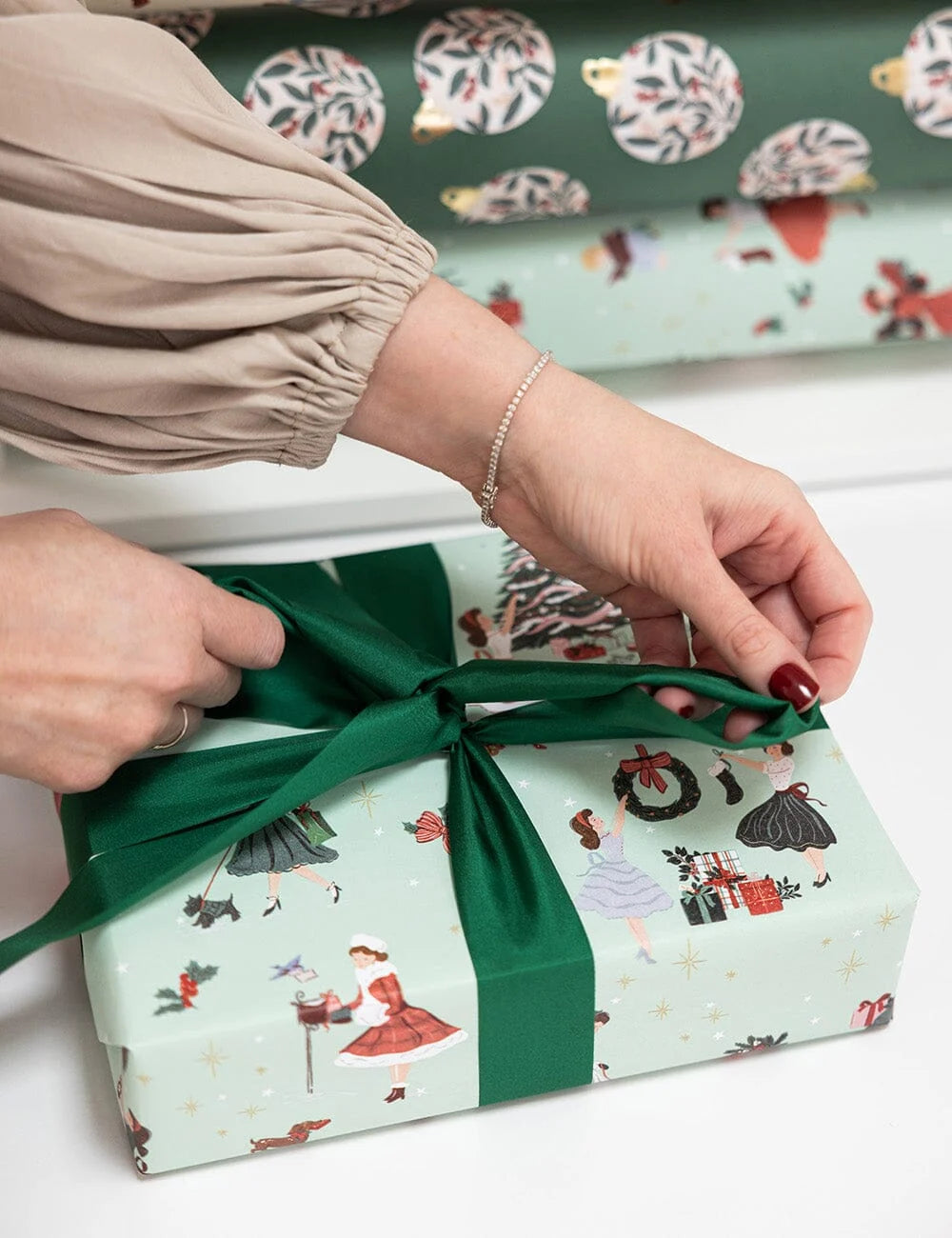 Christmas Ladies Gift Wrap 3m Roll