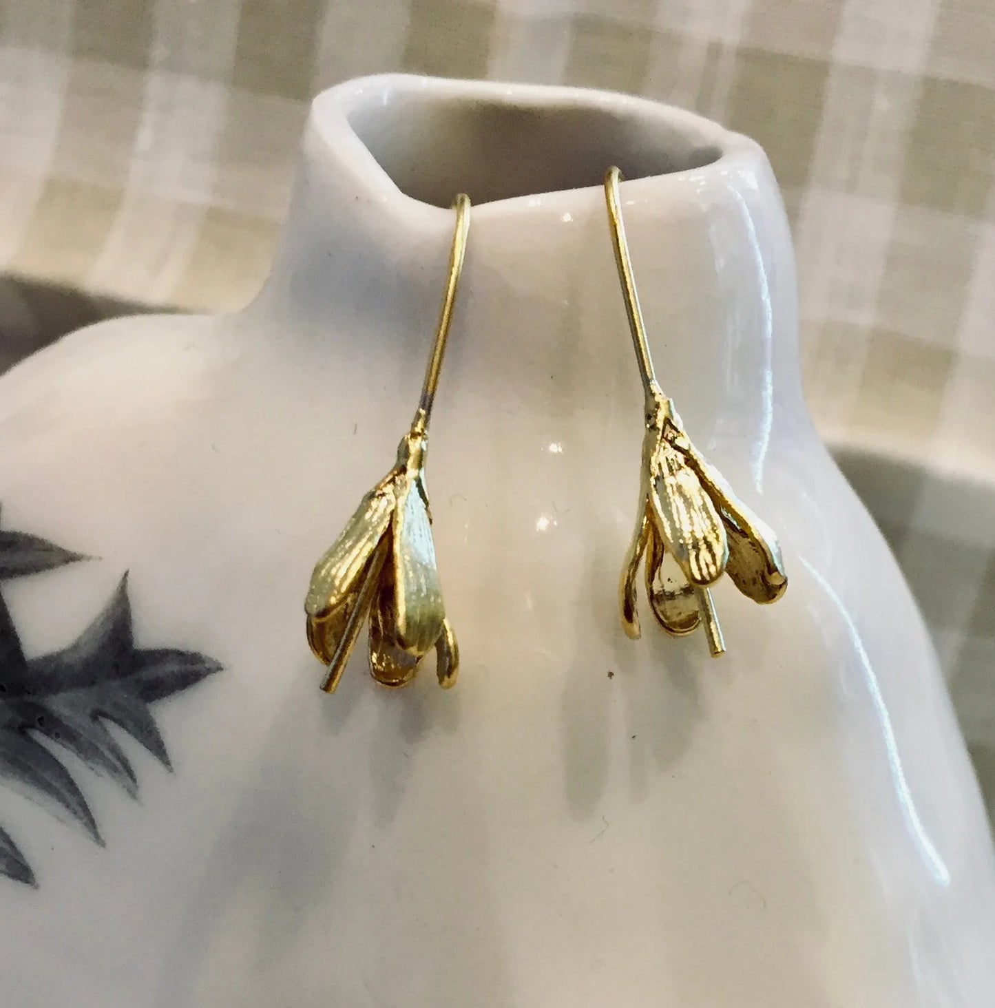 Seed Pod Hook Earrings (gold)