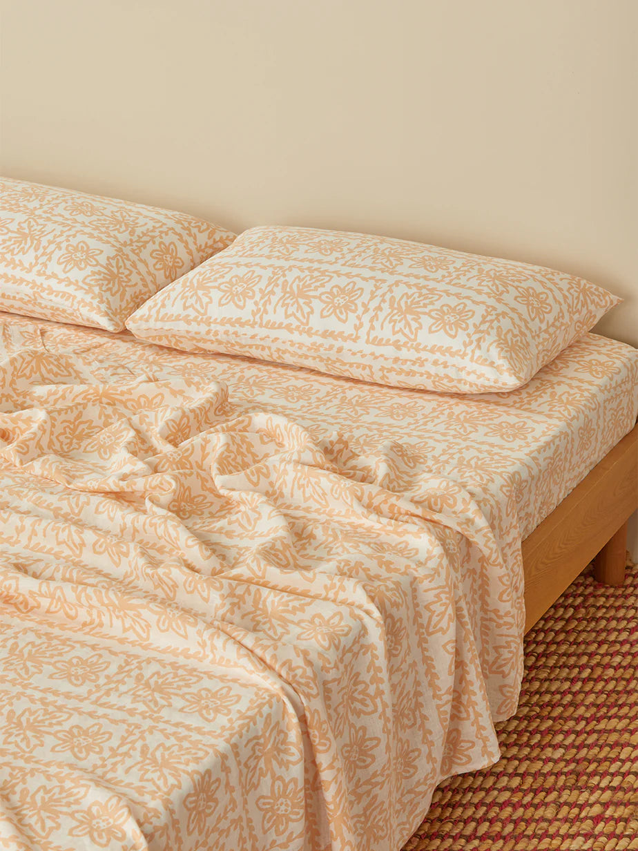 Bonnie and Neil Daisy Buff Fitted Sheet