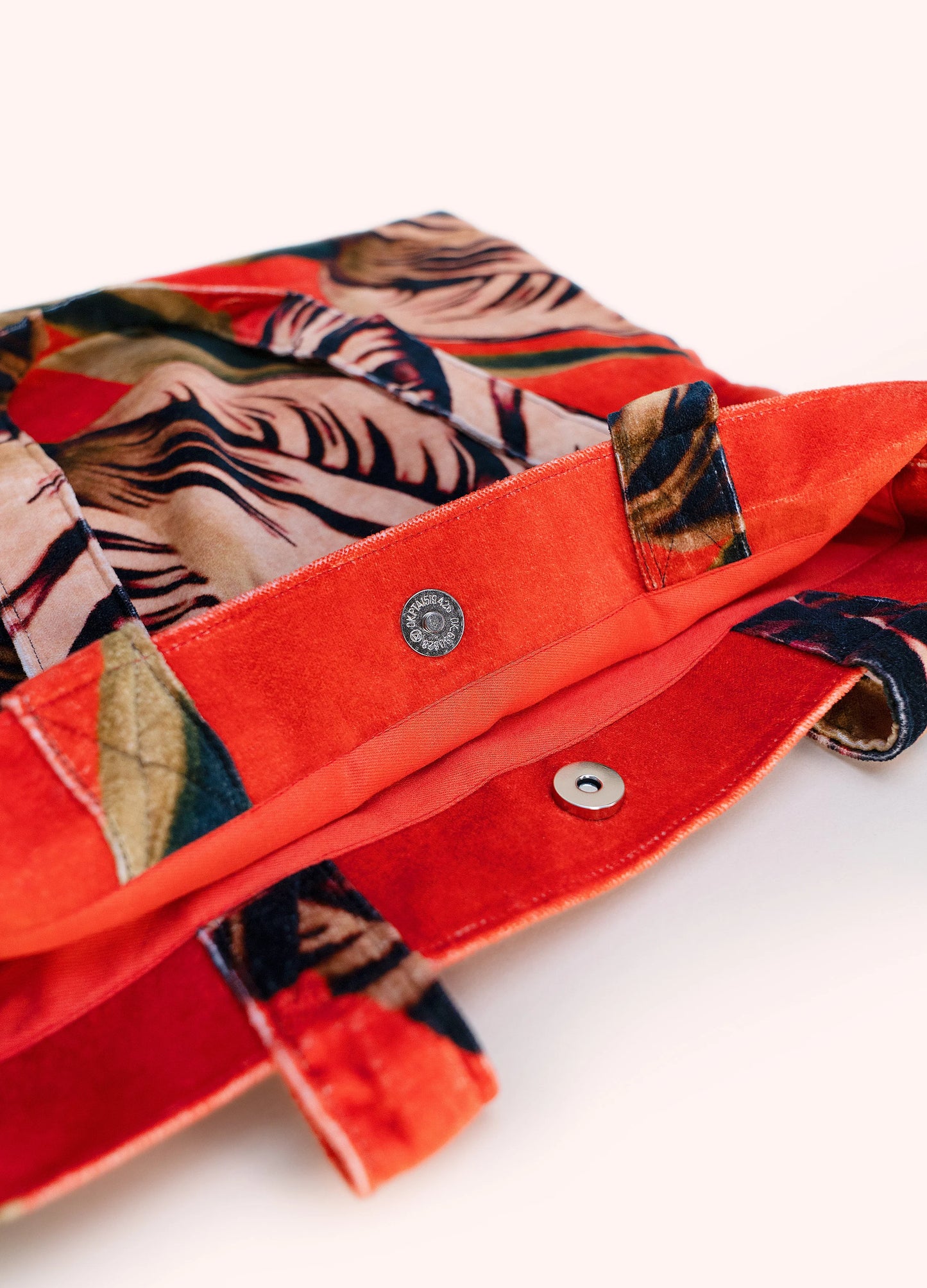 Powder Velvet Tote Bag - Tulip